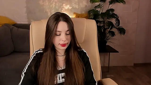 MoonLissa online show from 12/20/24, 01:43