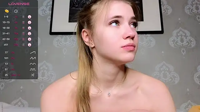 Snapshot of AnneFoxy chatting on 03/09/25, 11:03 AnneFoxy online show from 03/09/25, 11:03