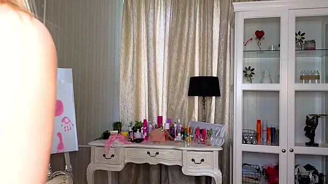 AnneFoxy online show from 04/01/26, 07:20