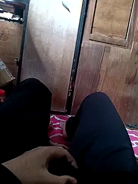 Snapshot of Bass12342a chatting on 12/18/25, 07:03 Bass12342a online show from 12/18/25, 07:03