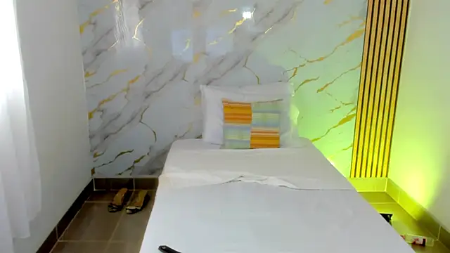 coralcarter1 online show from 10/30/25, 05:46