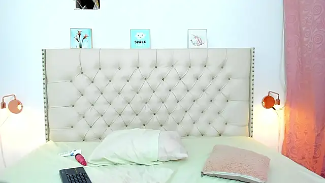 Snapshot of Kim_Eli chatting on 12/23/24, 10:55 Kim Eli online show from 12/23/24, 10:55