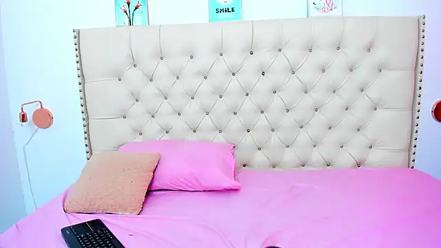 Snapshot of Kim_Eli chatting on 01/04/25, 07:44 Kim Eli online show from 01/04/25, 07:44