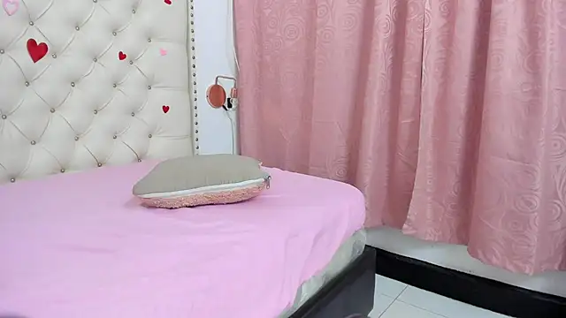 Snapshot of Kim_Eli chatting on 02/18/25, 01:54 Kim Eli online show from 02/18/25, 01:54