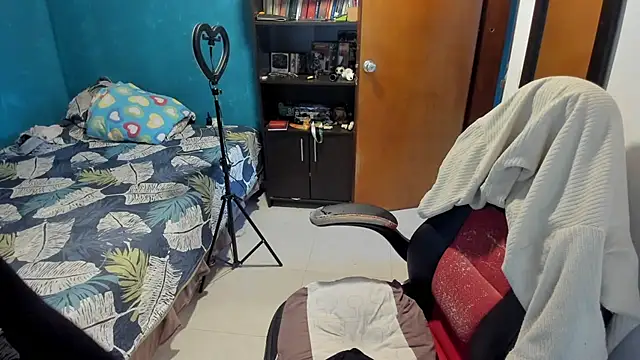 peanut tangerine online show from 09/08/25, 10:42