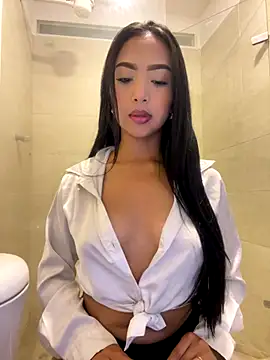 Snapshot of SOPHIACANDY19_ chatting on 10/06/25, 12:24 SOPHIACANDY19 online show from 10/06/25, 12:24