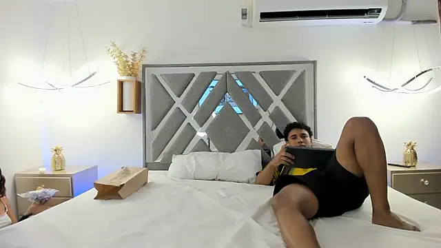 Snapshot of mia_and_masterboy chatting on 12/17/24, 03:39 mia and masterboy online show from 12/17/24, 03:39