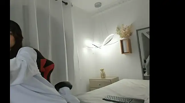 Snapshot of mia_and_masterboy chatting on 01/17/25, 05:42 mia and masterboy online show from 01/17/25, 05:42