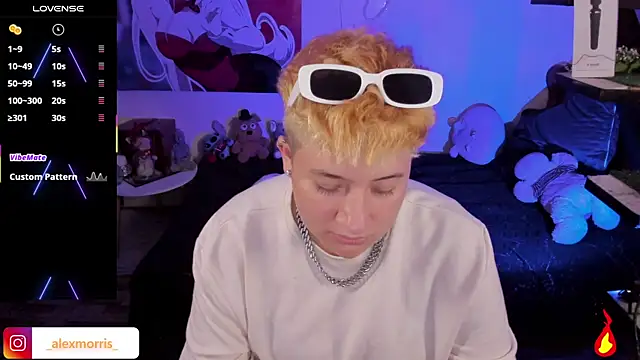 Snapshot of _AlexMorris chatting on 10/12/25, 03:49 AlexMorris online show from 10/12/25, 03:49