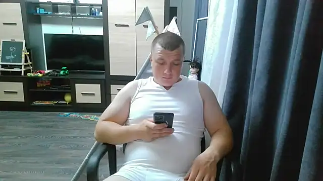 Snapshot of gamblingbum chatting on 06/17/26, 11:49 gamblingbum online show from 06/17/26, 11:49