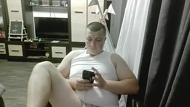 Snapshot of gamblingbum chatting on 06/19/26, 10:24 gamblingbum online show from 06/19/26, 10:24