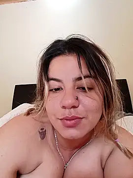 Snapshot of Candy_sr chatting on 11/23/25, 02:06 Candy sr online show from 11/23/25, 02:06