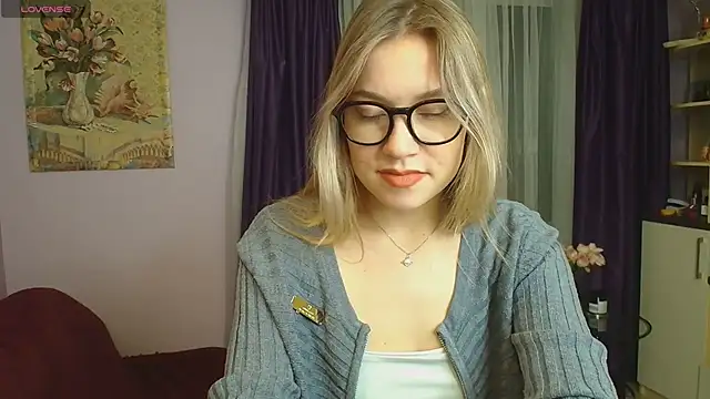 TaylorBre online show from 12/11/24, 03:15