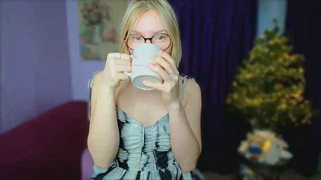 TaylorBre online show from 12/17/25, 06:52