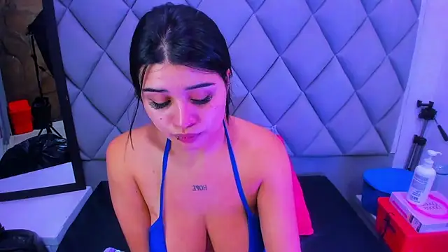 venusowen  online show from 12/18/25, 01:39