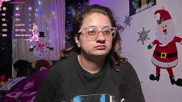 Snapshot of AnnieBigBoobs chatting on 12/12/24, 10:20 AnnieBigBoobs online show from 12/12/24, 10:20