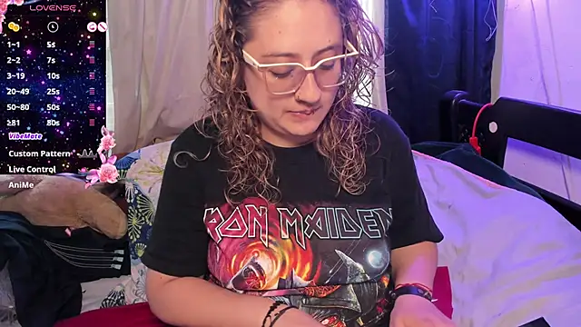 Snapshot of AnnieBigBoobs chatting on 10/19/25, 07:36 AnnieBigBoobs online show from 10/19/25, 07:36