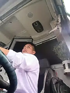 alexchir4 online show from 10/27/25, 03:38