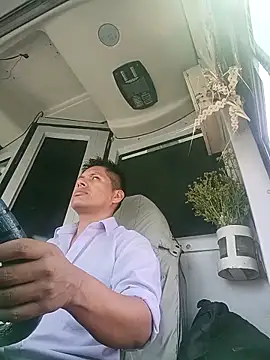 alexchir4 online show from 12/01/25, 05:29