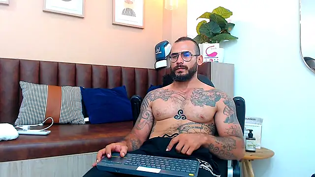 hanz col online show from 03/18/25, 11:30