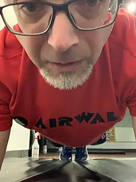 Snapshot of MaxVain chatting on 01/04/25, 10:02 MaxVain online show from 01/04/25, 10:02