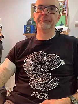 Snapshot of MaxVain chatting on 02/19/25, 07:48 MaxVain online show from 02/19/25, 07:48