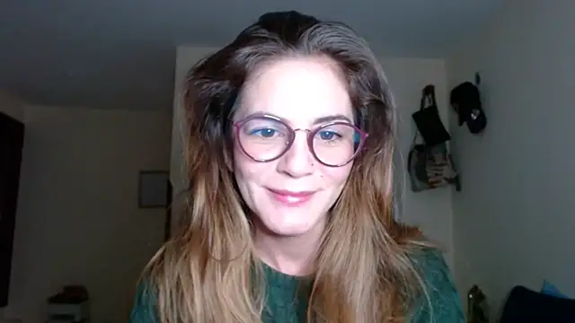 Snapshot of Hanny_24 chatting on 12/16/24, 09:14 Hanny 24 online show from 12/16/24, 09:14