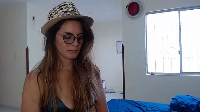 Snapshot of Hanny_24 chatting on 12/16/24, 12:16 Hanny 24 online show from 12/16/24, 12:16