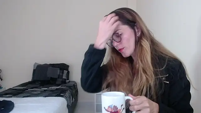 Snapshot of Hanny_24 chatting on 01/03/25, 11:57 Hanny 24 online show from 01/03/25, 11:57