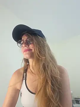 Snapshot of Hanny_24 chatting on 01/15/25, 09:24 Hanny 24 online show from 01/15/25, 09:24