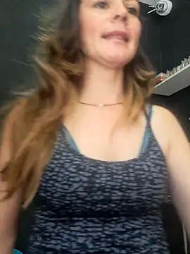 Snapshot of Hanny_24 chatting on 09/21/25, 02:19 Hanny 24 online show from 09/21/25, 02:19