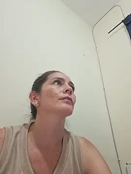 Snapshot of Hanny_24 chatting on 02/05/26, 08:13 Hanny 24 online show from 02/05/26, 08:13