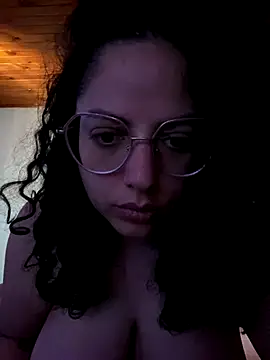 Snapshot of babyluna939 chatting on 12/17/25, 04:46 babyluna939 online show from 12/17/25, 04:46