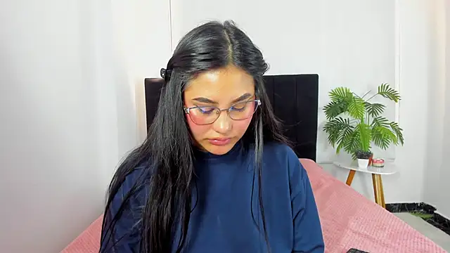 Little Ivy online show from 11/28/25, 03:47