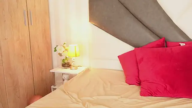 AnitaKariri online show from 02/18/25, 05:42