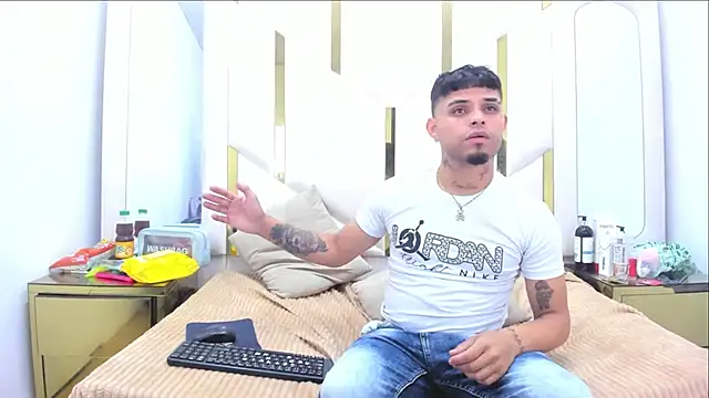 MelissaAndZeuss online show from 10/12/25, 06:12