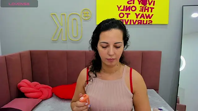 Snapshot of Linda_Insatiable chatting on 03/16/25, 01:28 Linda Insatiable online show from 03/16/25, 01:28