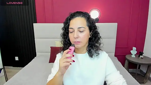 Snapshot of Linda_Insatiable chatting on 10/17/25, 01:31 Linda Insatiable online show from 10/17/25, 01:31