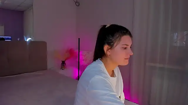 Laura Leee online show from 03/11/25, 09:34