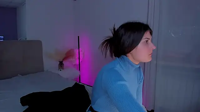 Laura Leee online show from 03/18/25, 06:25