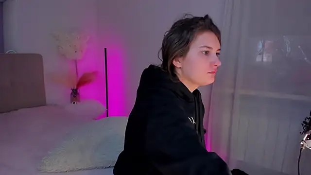 Laura Leee online show from 03/21/25, 06:27