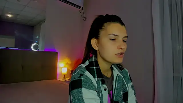 Laura Leee online show from 09/12/25, 05:29