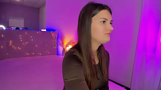 Laura Leee online show from 04/03/26, 04:43