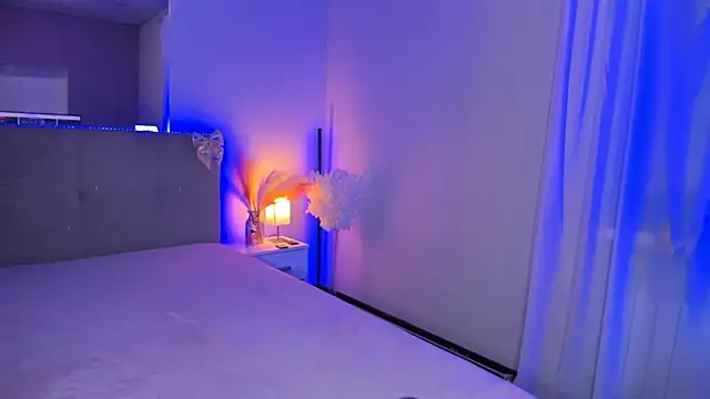 Laura Leee online show from 05/17/26, 04:54