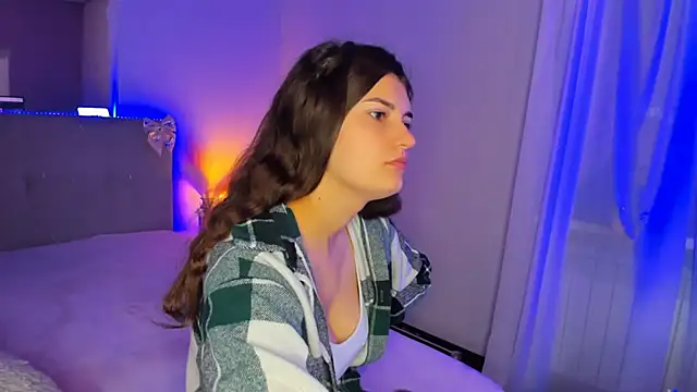 Laura Leee online show from 06/01/26, 04:58