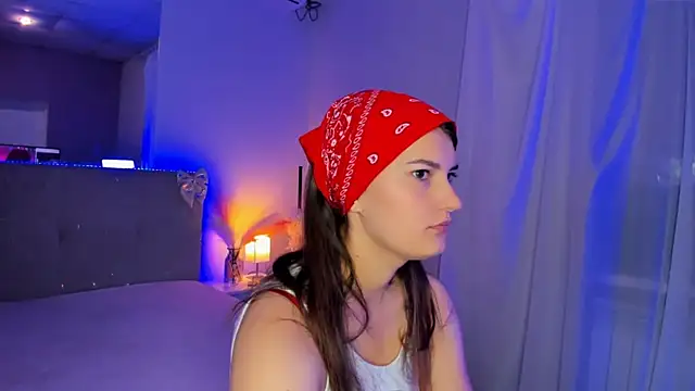 Snapshot of Laura_Leee chatting on 06/16/26, 04:48 Laura Leee online show from 06/16/26, 04:48