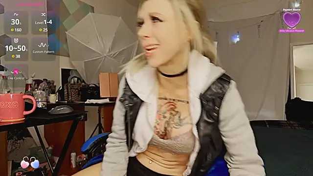 VeronicaRonnieTaylor online show from 12/25/24, 12:47