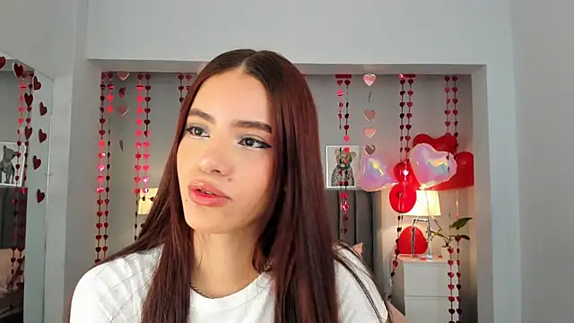 Snapshot of Madie__collins chatting on 02/17/25, 12:05 Madie collins online show from 02/17/25, 12:05