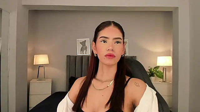 Snapshot of Madie__collins chatting on 03/19/25, 11:17 Madie collins online show from 03/19/25, 11:17