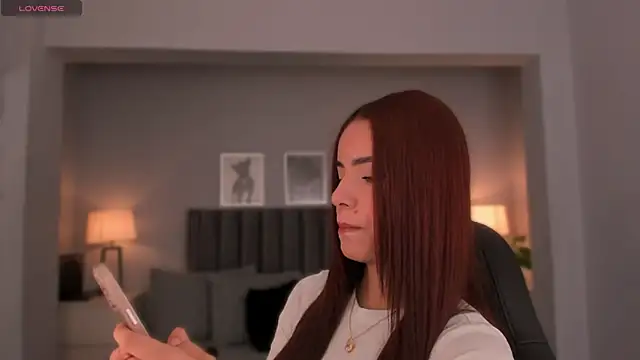 Snapshot of Madie__collins chatting on 09/17/25, 10:17 Madie collins online show from 09/17/25, 10:17